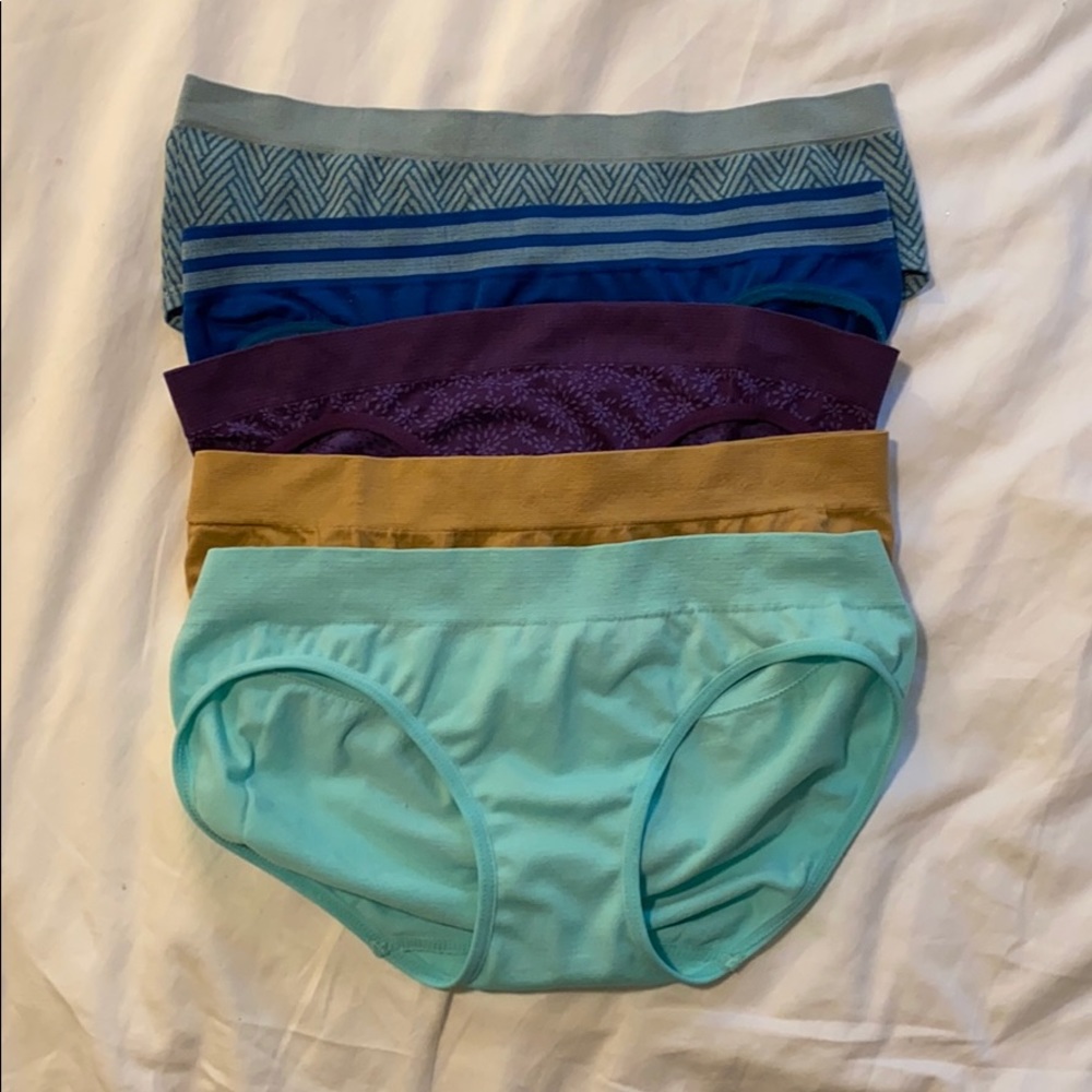 Women’s 5 pack underwear. Size small 5
